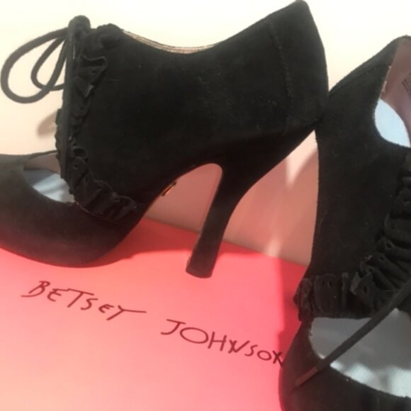 Ladies RARE Betsey Johnson kitten heel booties size 8.5 - Picture 6 of 8